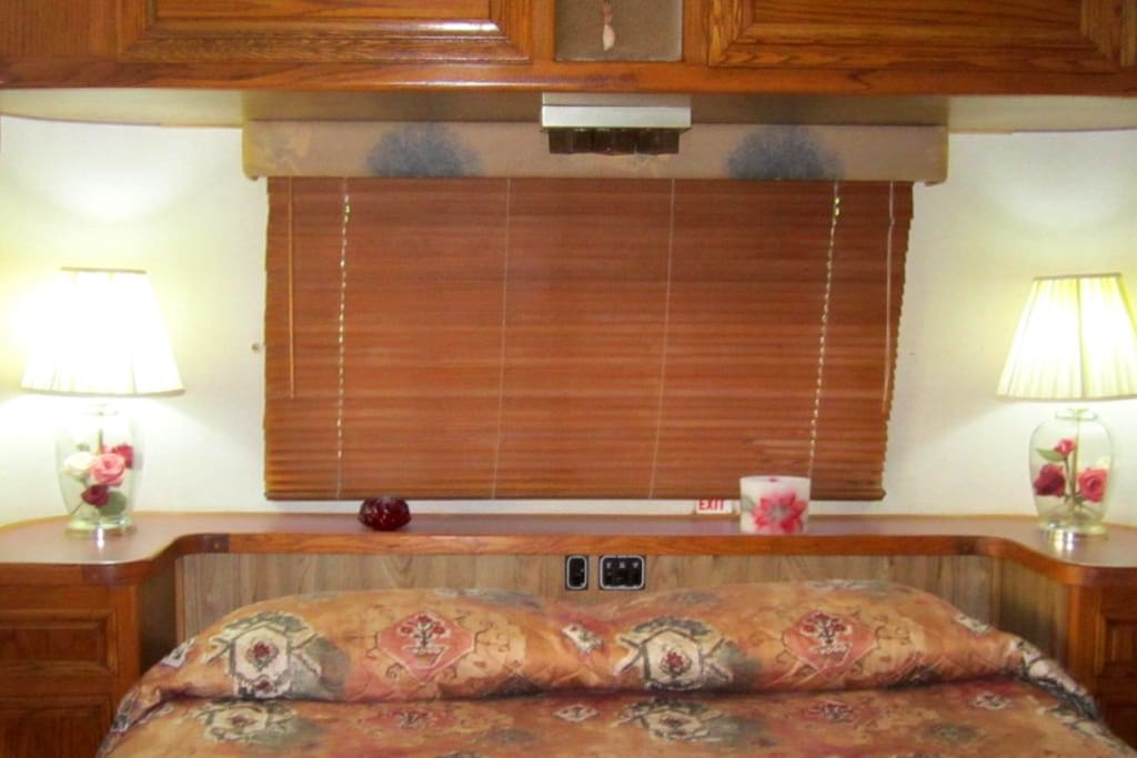 Walk around bedroom with Queen size bed