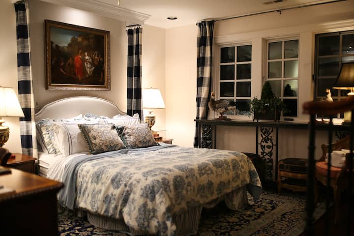 bedroom 5 on second level, connects to 3rd floor and a seperate bath