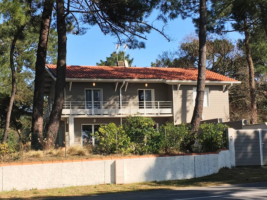 Façade avant de la maison - Mitoyenneté à droite , sans vis à vis