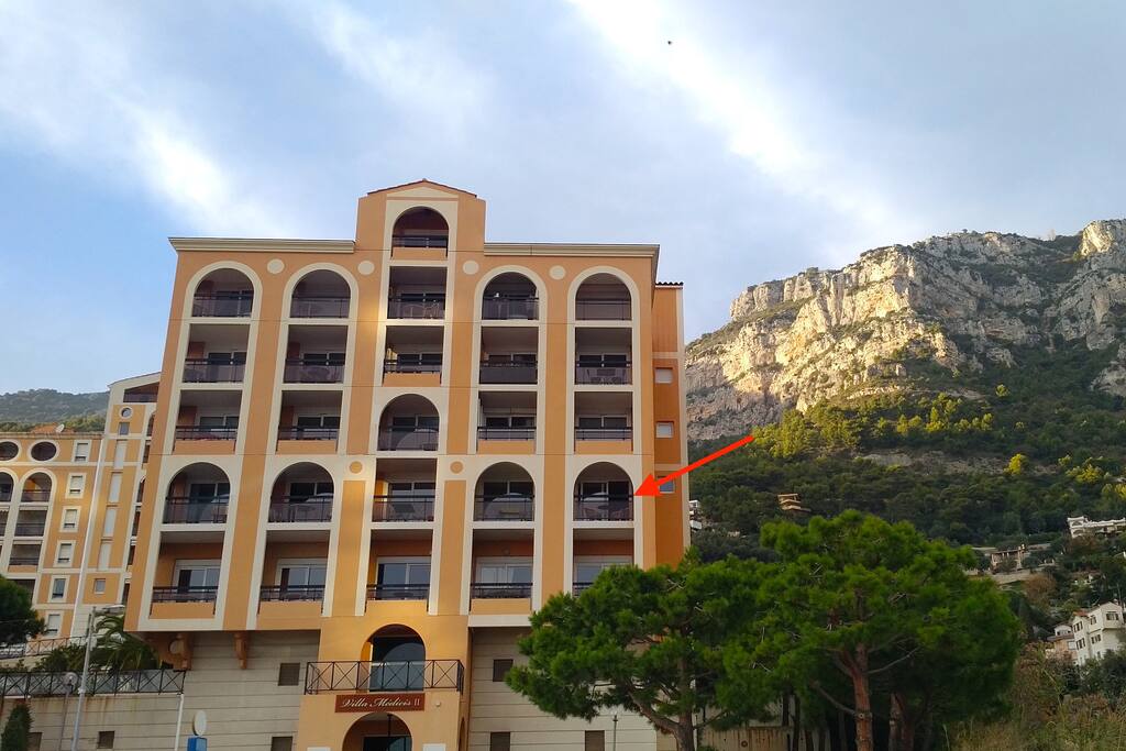 Entrée principale & terrasse du studio