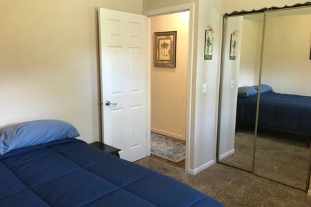 Cozy room in clean & stylish home Central location