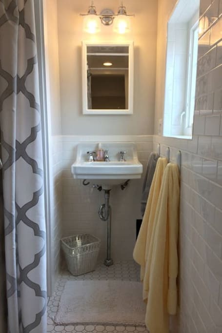2nd floor 3/4 bath
