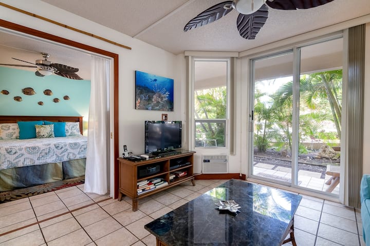 Вентилатори на тавана както в спалните, така и в хола за допълнителен комфорт. Също така климатик в хола и голяма спалня. Оставете джобните врати отворени за хладен майстор през деня.