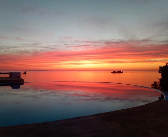 Lady of Paros seaside Villa (max 16 guests)