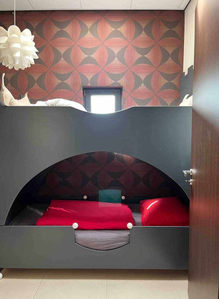 หนึ่งในห้องนอนพร้อมเตียงสองชั้น 