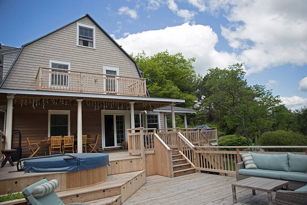 Back deck with plenty of lounge chairs