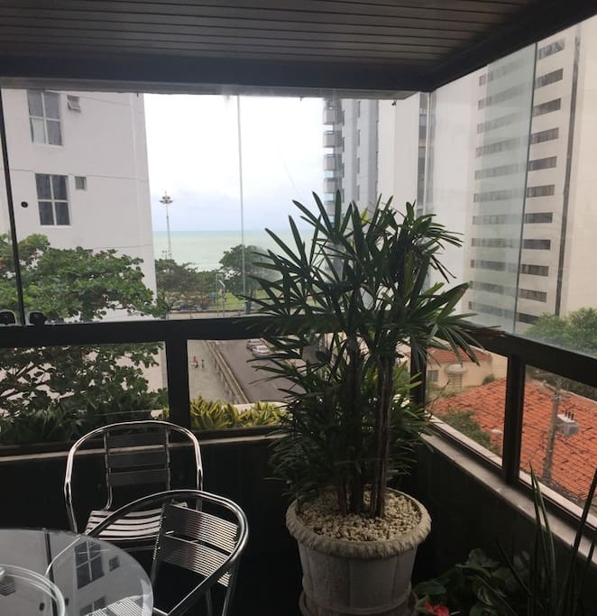 Varanda com vista para o mar