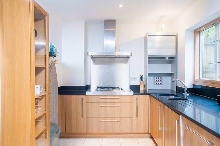 Clifton Jewel – 4 bed house w/parking. MyCityHaven gallery image 4