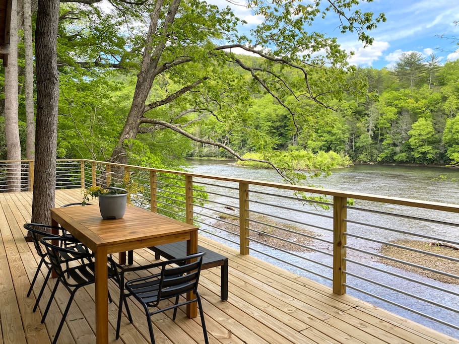 Wild & Wonderful Camp Chestnut (River Cabin) Cabins for Rent in