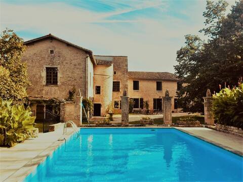 Logis de Canteau: 17th century manor house