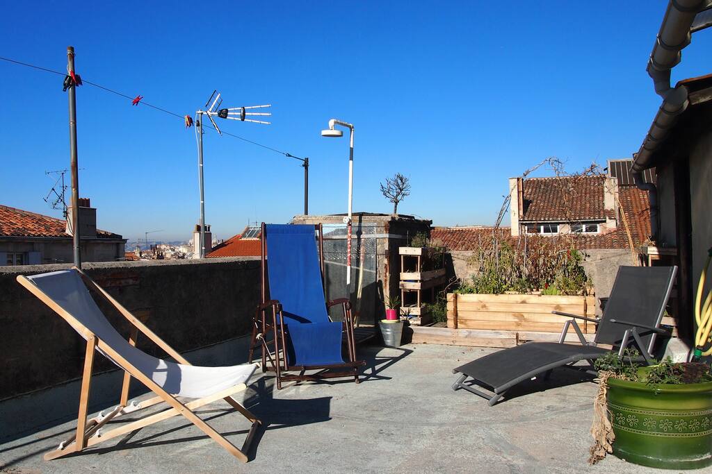 le toit terrasse aussi agréable en été qu'en hiver / The rooftop as pleasant in summer as in winter