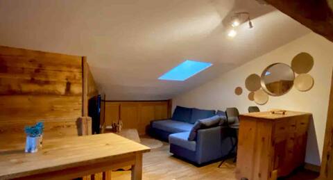 Nice chalet apartment: balcony and nice view