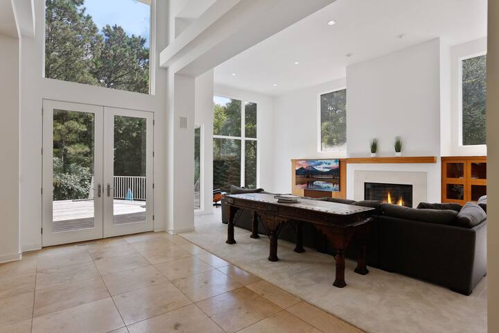 Modern Wayzata Home With Large Private Pool gallery image 3