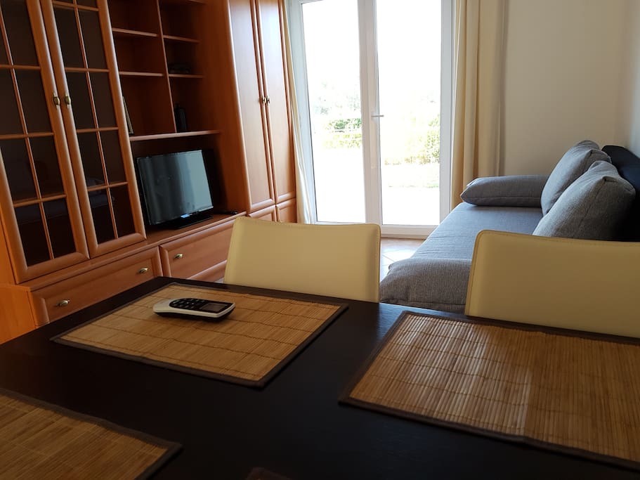 Living area and dining area of the spacious 44m2 apartment with a view to a large terrace