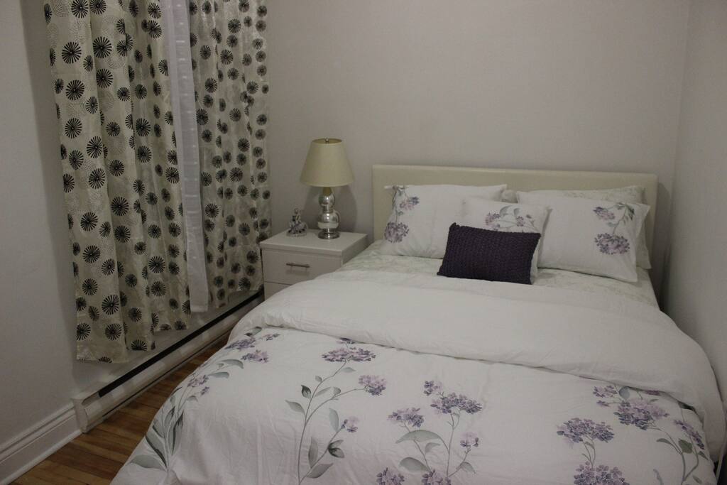 Bedroom with Queen Size Bed