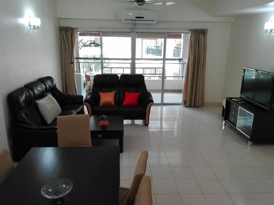 sofa shared area with big digital TV, 30 MB internet dedicated to this home. with tv channels, and 1000
s of movies high quality