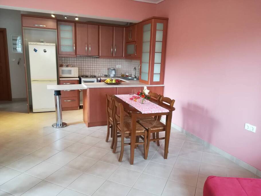 The kitchen and dinning area.