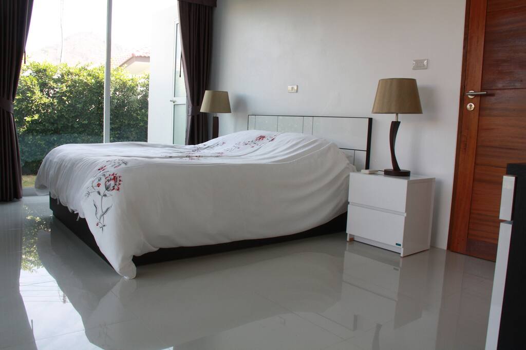 Large master bedroom with walk-in wardrobe and en-suite bathroom