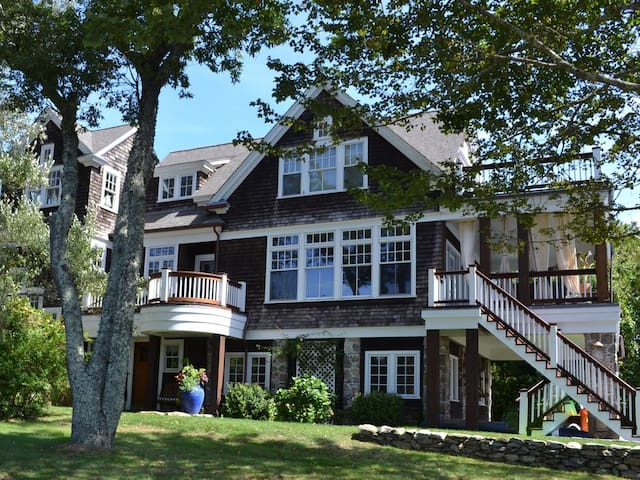 Waterfront Beach Cottage, Luxurious, Elegant Quiet