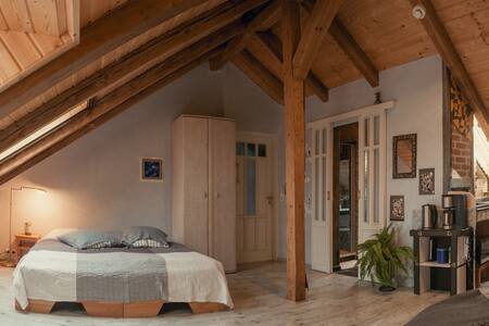 Ruhiges Studio, 10 Min ins Zentrum (U1)