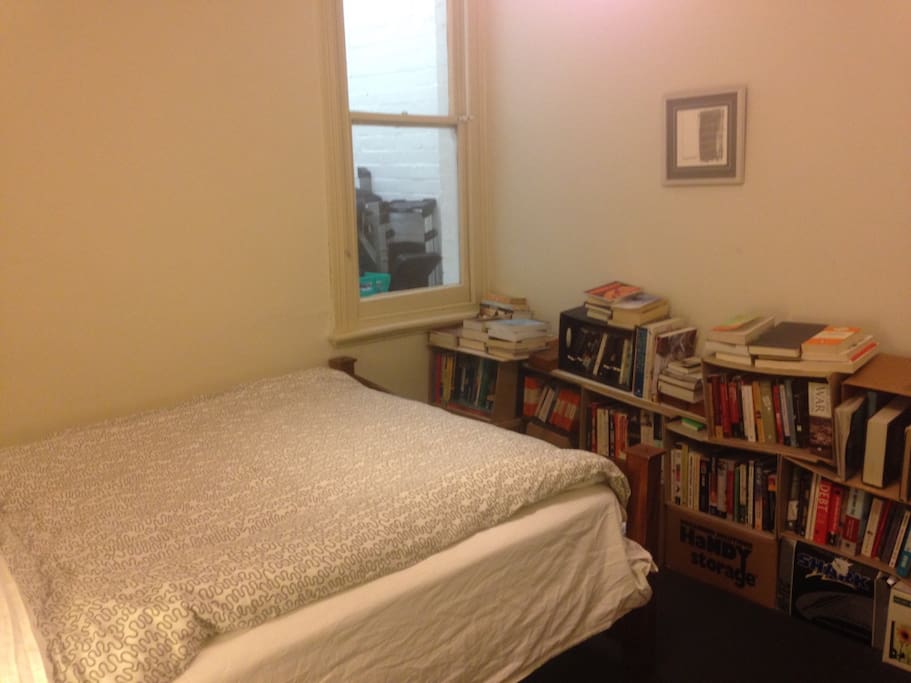 Bedroom with queen size bed