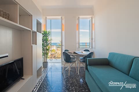 Apartment with seaside view in the historic center