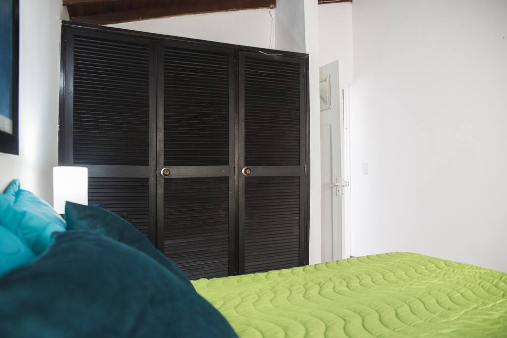 AMPLIO CLOSET
EN CADA HABITACION