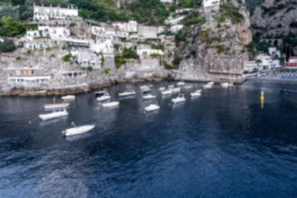 passeggiata a Praiano,vicino al mare,raggiungibile a piedi,in pochi minuti ,dalla stanza