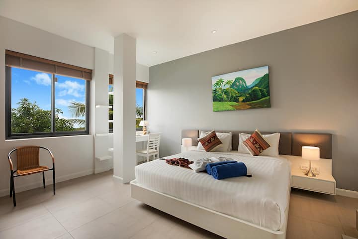 Lower level bedroom, Suite 5