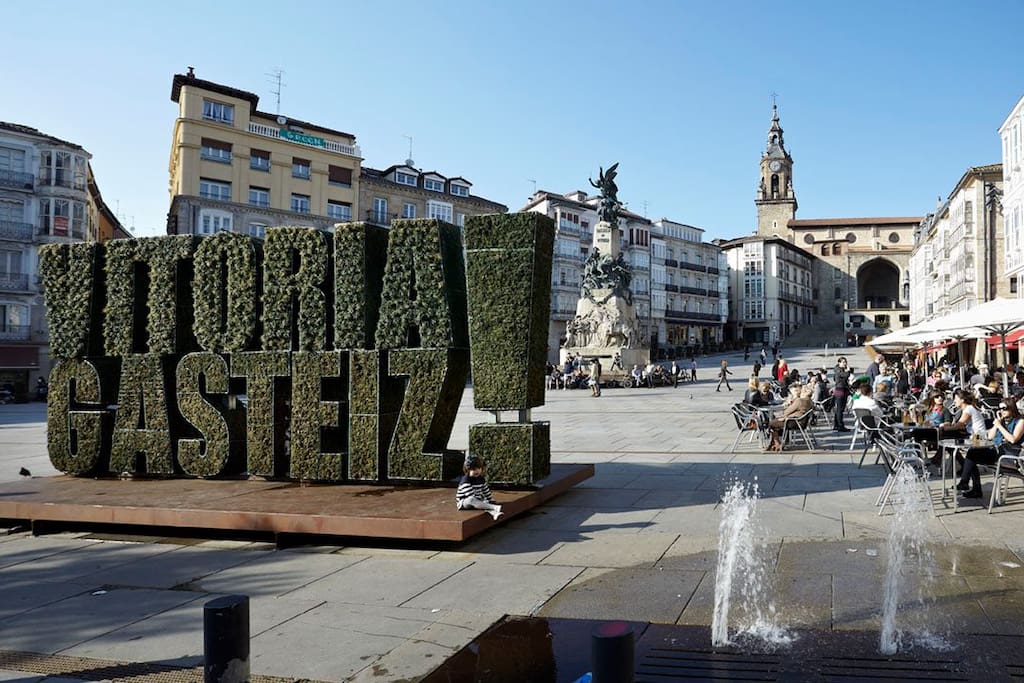 VITORIA-GASTEIZ capital del PAÍS VASCO y capital de la provincia de ÁLAVA
Pequeña ciudad repleta de interesantes sorpresas