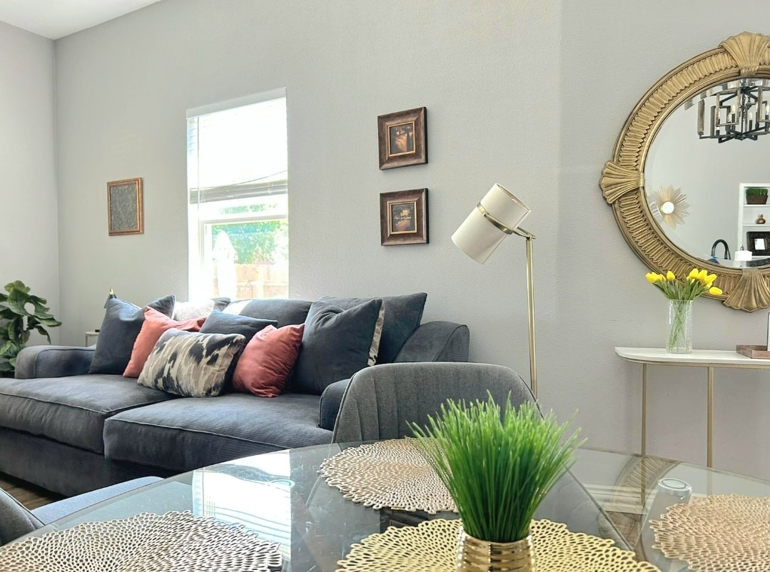 Top Airbnb: Cozy 2BR 2BA DT Baylor Hosp Deep Ellum Dos XX in Munger Place Historic District