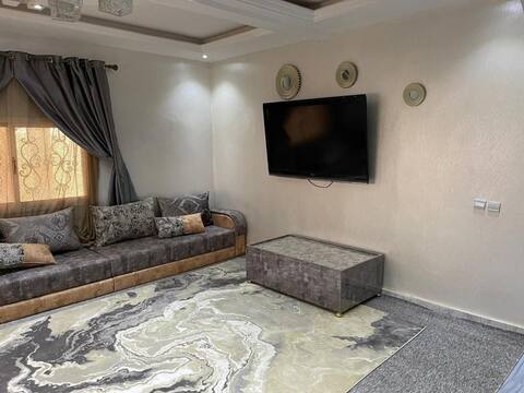 Cheerful 4-bedrooms villa with space and multiple patios