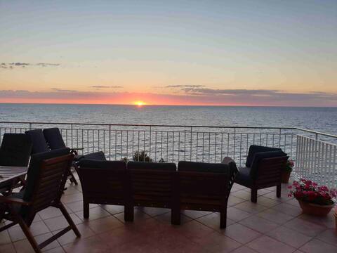 Villa with access to the sea and breathtaking views