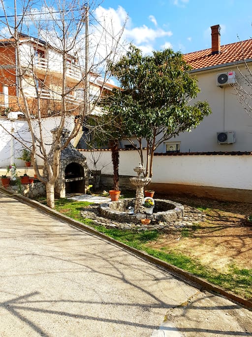 Garden and the barbicue