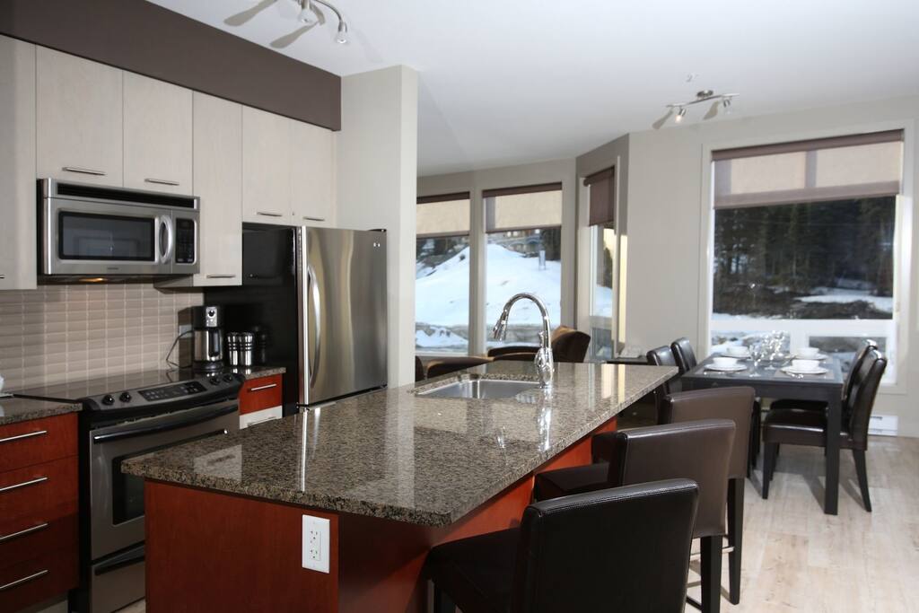 Cooking meals on vacation is easy, thanks to this gourmet kitchen