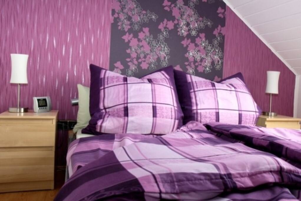 Schlafzimmer mit 1,40x2,00m Bett