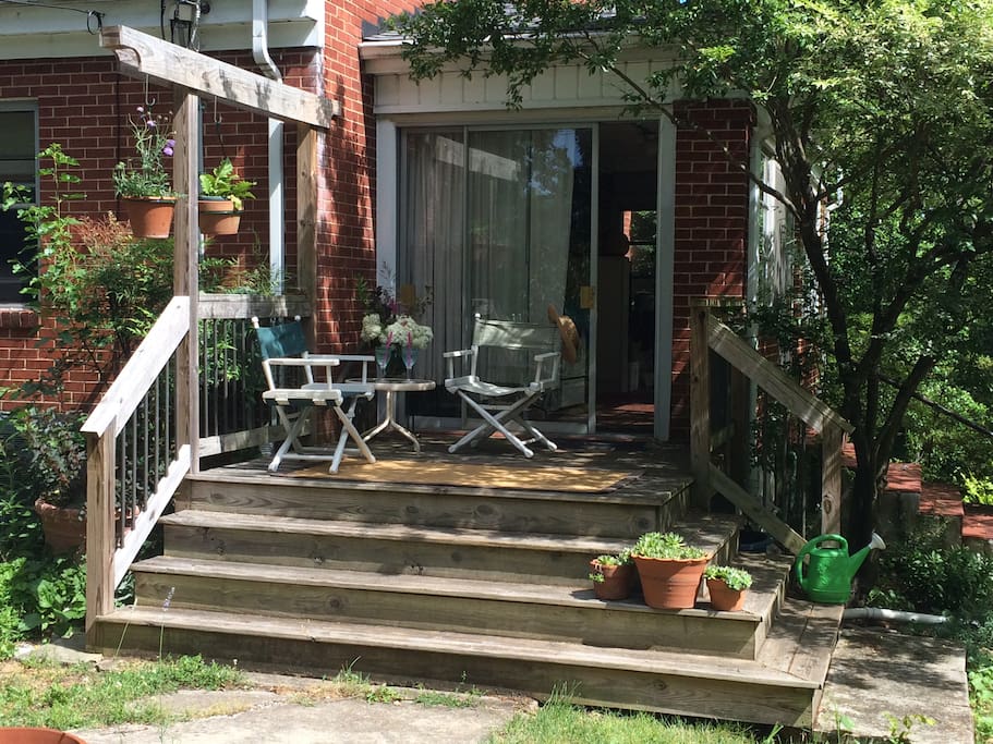 Entry deck