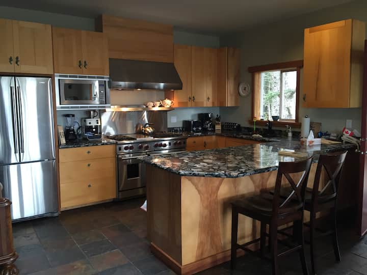 MODERN OCEANFRONT HOME IN HAIDA GWAII Houses for Rent in Masset