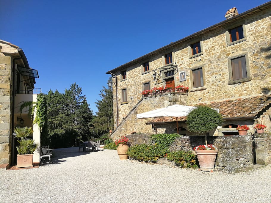 il piccolo borgo di Villa Maria
