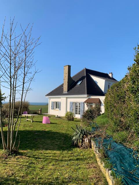 Wide family home with sea view