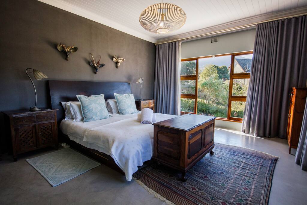 Bedroom 1: king bed. en-suite shower