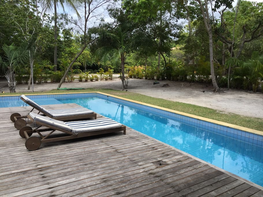 Piscina com deck