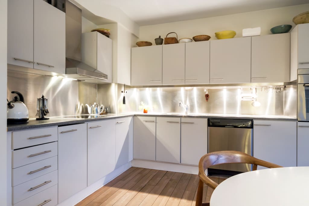 Fully equipped kitchen with dish washer