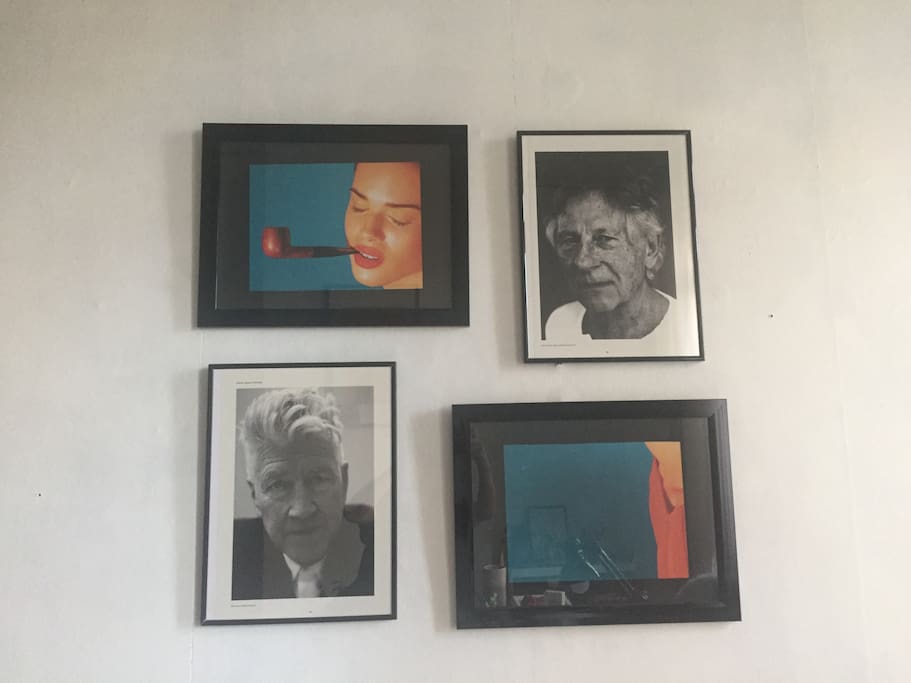 Les tableaux dans la chambre