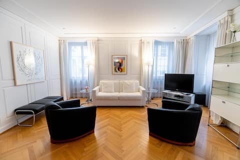 Top Airbnb: Great 2BD flat old town (Schipfe B) in Lindenhof