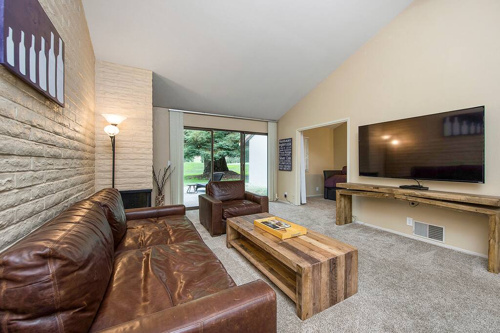 Living room- TV with DVD player, Roku