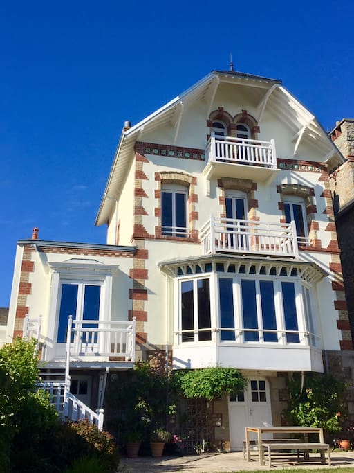 La Villa Léontine côté mer et jardin