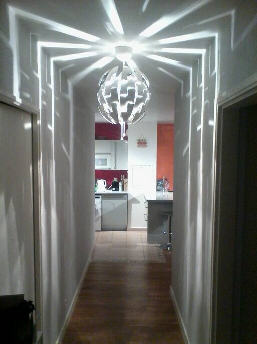 Entrée avec accès aux chambres