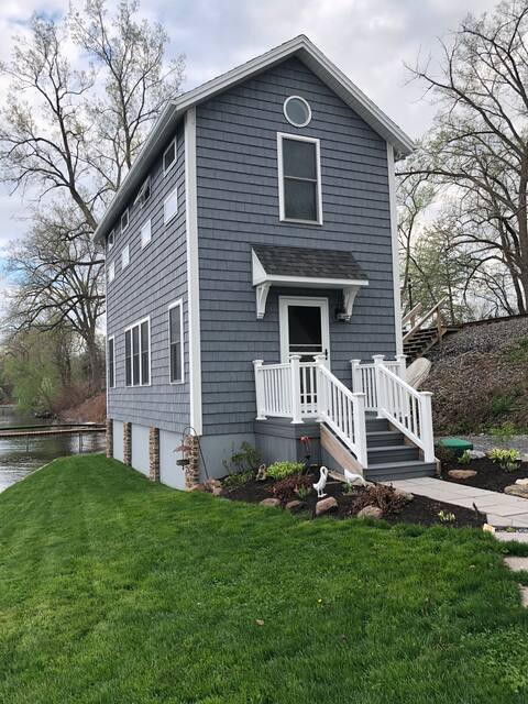 Lakeside Bunkhouse on Seneca Lake