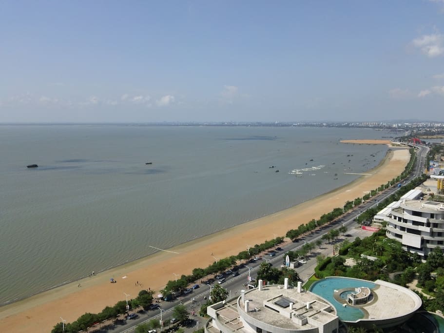 View from the balcony (在阳台观海)